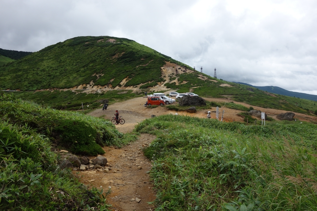 長野県と群馬県の県境にある毛無峠。多くの方が訪れていました。