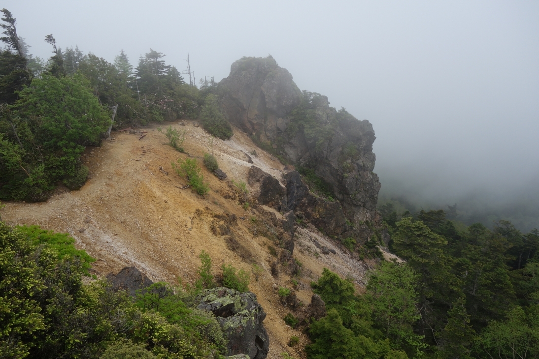 赤石山山頂部の中央分水嶺