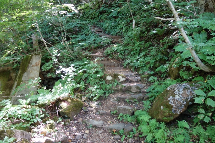 石を使った階段