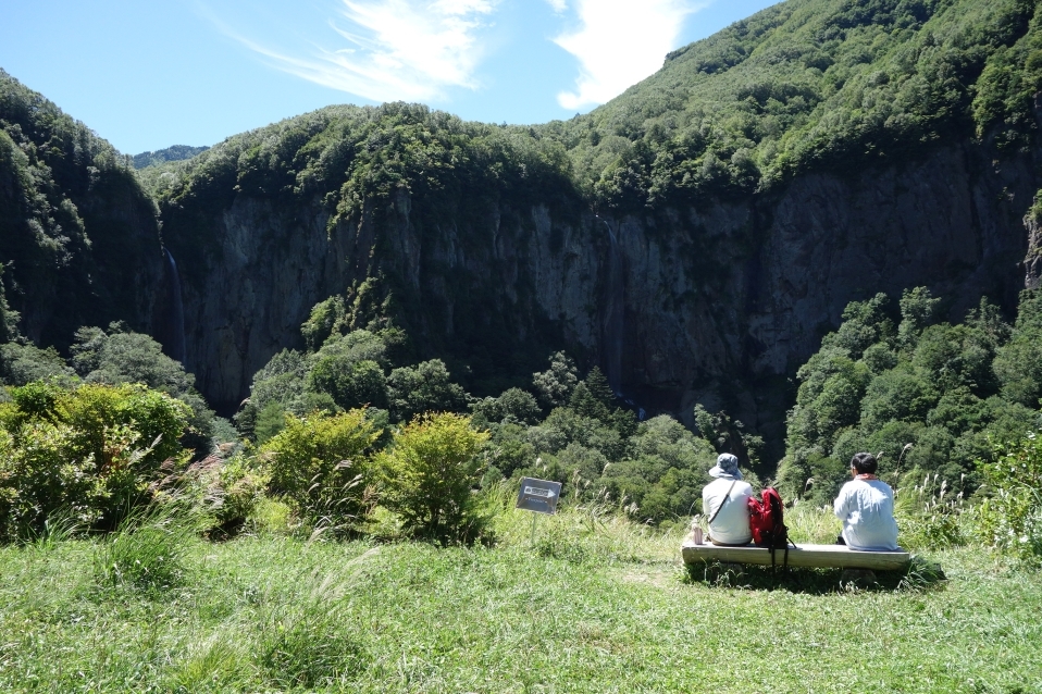 米子大瀑布を望む