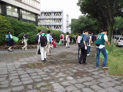 写真:クリーンアップ活動の様子1