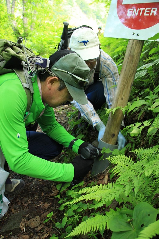 看板設置の様子