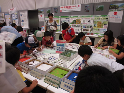 どうぶつおりがみを体験する子供達で大賑わい