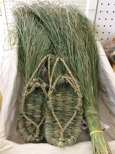 スゲで編むぞうり