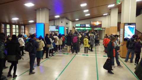 立山駅の中の様子