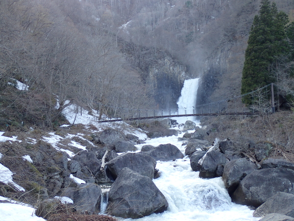 5月2日の苗名滝