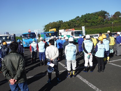 藤前干潟鳥獣保護区内　日光川不法投棄ゴミ撤去