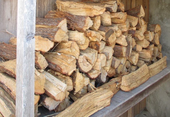 ウバメガシ 鰹燻小屋