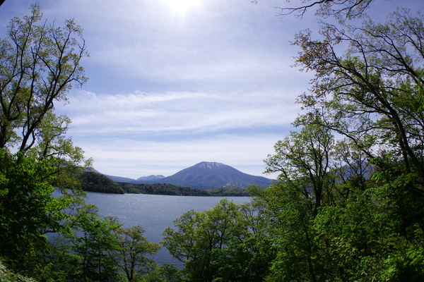 野尻湖越しに見える黒姫山