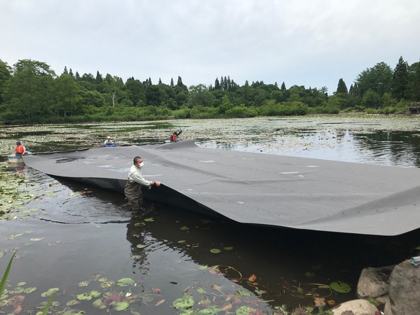 シートを設置する様子1