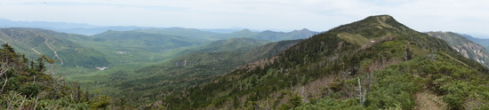 岩菅山山頂付近から北方向のパノラマ