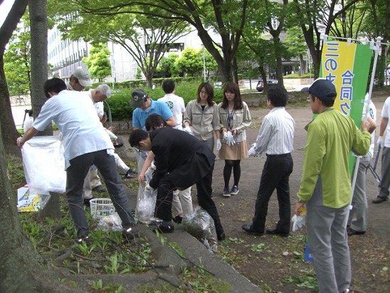 写真：クリーンアップ活動の様子2