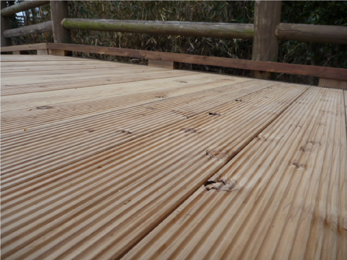 新しくなった床板写真