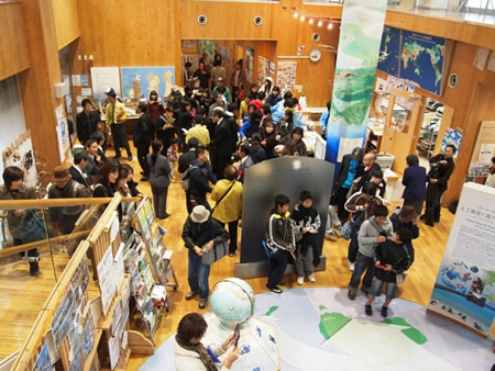 写真：平成24年度（2012年）ラムサール条約登録10周年を記念して行われた式典の様子