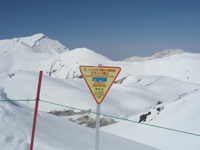 地獄谷の危険を知らせる立入禁止看板